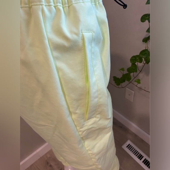 Nike Neon Yellow Joggers Pants Women’s Size XS Lightweight Athletic Pants - Picture 6 of 8